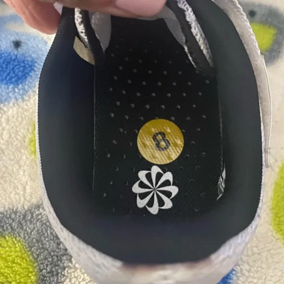 Nike ladies spin shoes size 8. - Picture 3 of 7